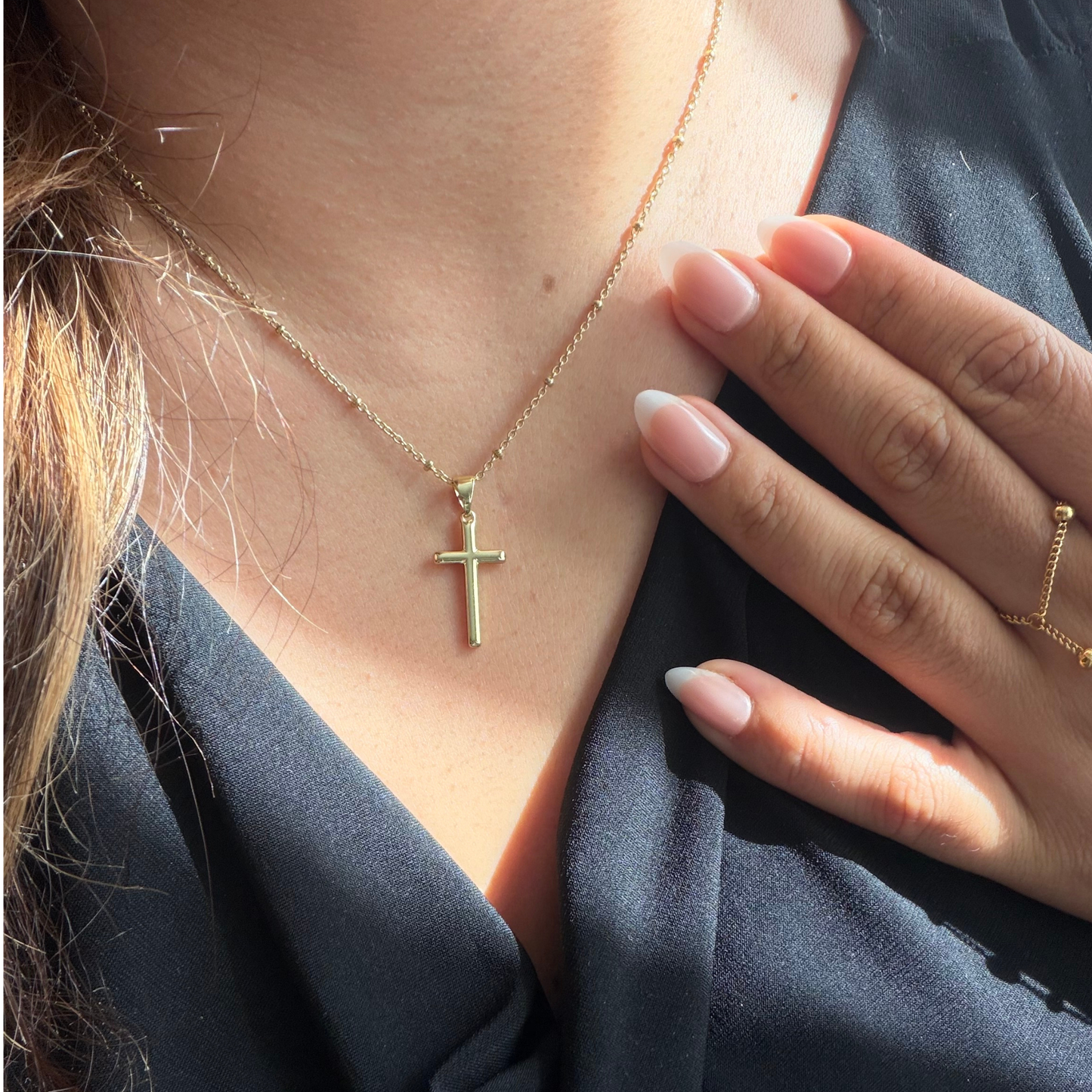Clásico Cross Necklace