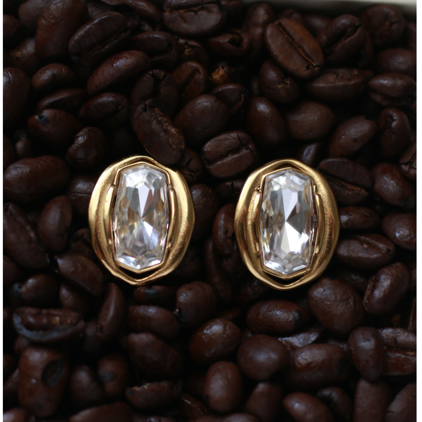 Brilla Oval Statement Studs